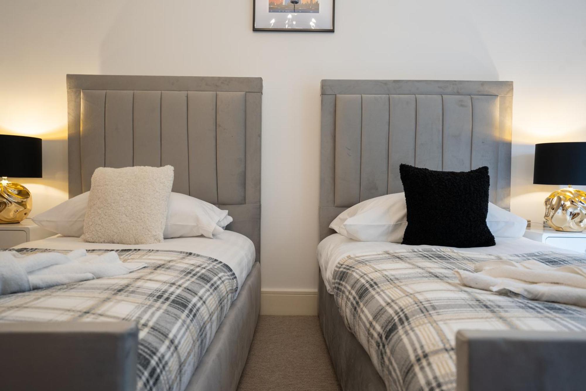Villa Emirates House, Luxe 5 Bed, With King Sized Beds, Next To Aiport & Nec, Jlr 5 Mins à Marston Green Extérieur photo