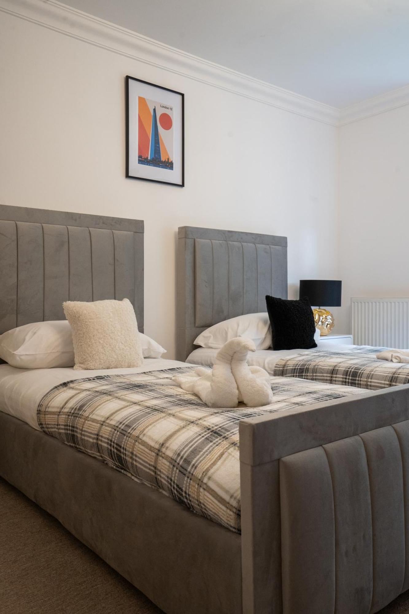 Villa Emirates House, Luxe 5 Bed, With King Sized Beds, Next To Aiport & Nec, Jlr 5 Mins à Marston Green Extérieur photo